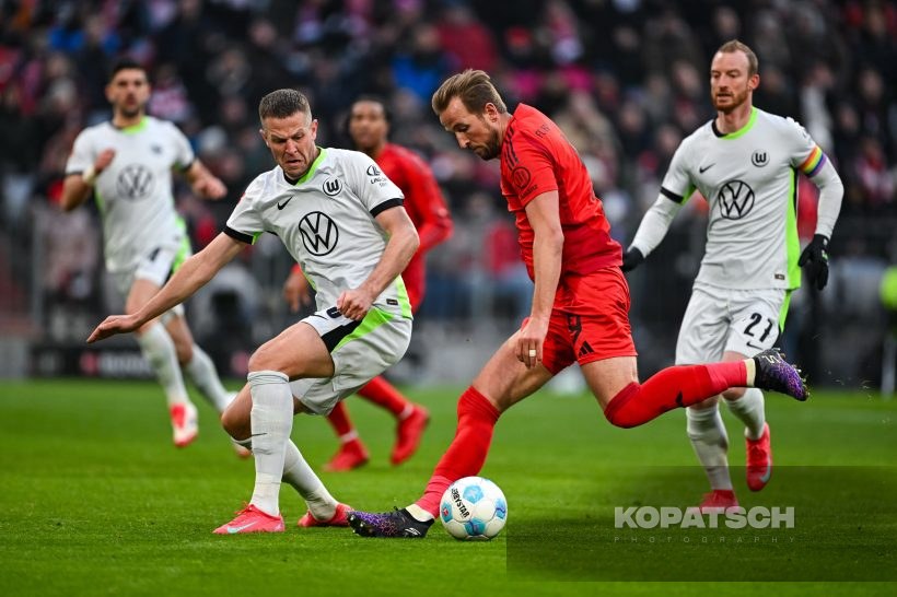 Harry Kane · Denis Vavro, 2025-01-18 FC Bayern Muenchen vs VfL Wolfsburg